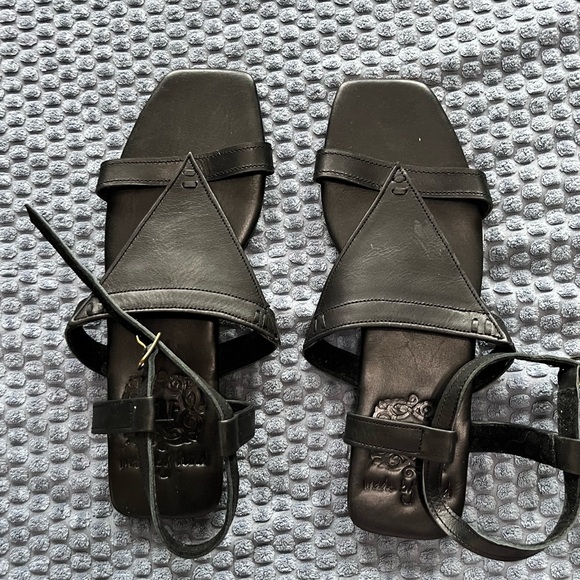 Brand new hand-made black leather sandals. - Picture 1 of 8